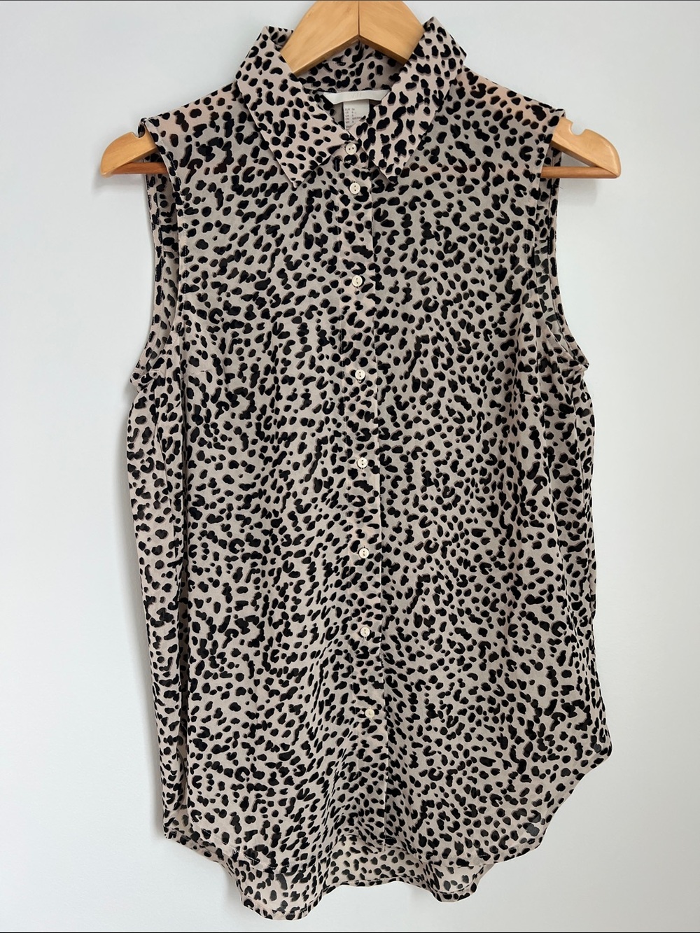 H&M | Sleeveless Button-Down Leopard Print Top in Beige & Black Office Size 6